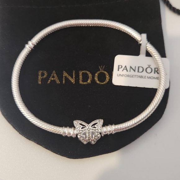 New Pandora Moments Sparkling Butterfly Snake Chain Charm Bracelet Size 7.5 in - Picture 4 of 4